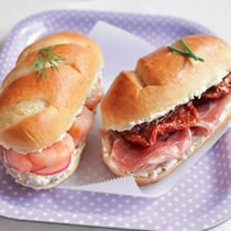 Duo de petits pains au lait avec Boursin® Sandwich & Création